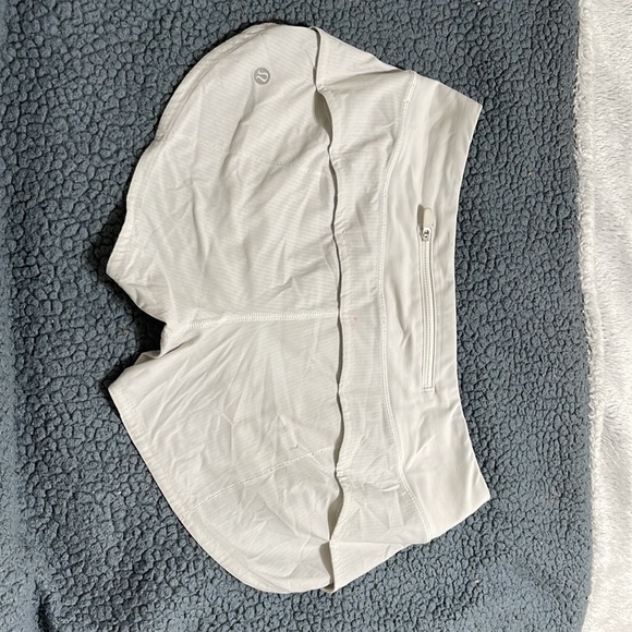 lululemon size 4 speed up low rise lines white shorts (2.5 inch) - Picture 2 of 4